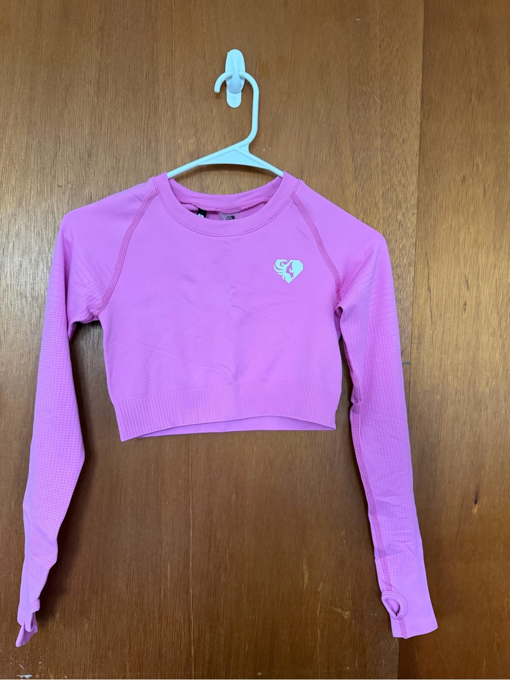 Women’s Best Long-Sleeve Pink Crop Top with Thumbhole Cuffs